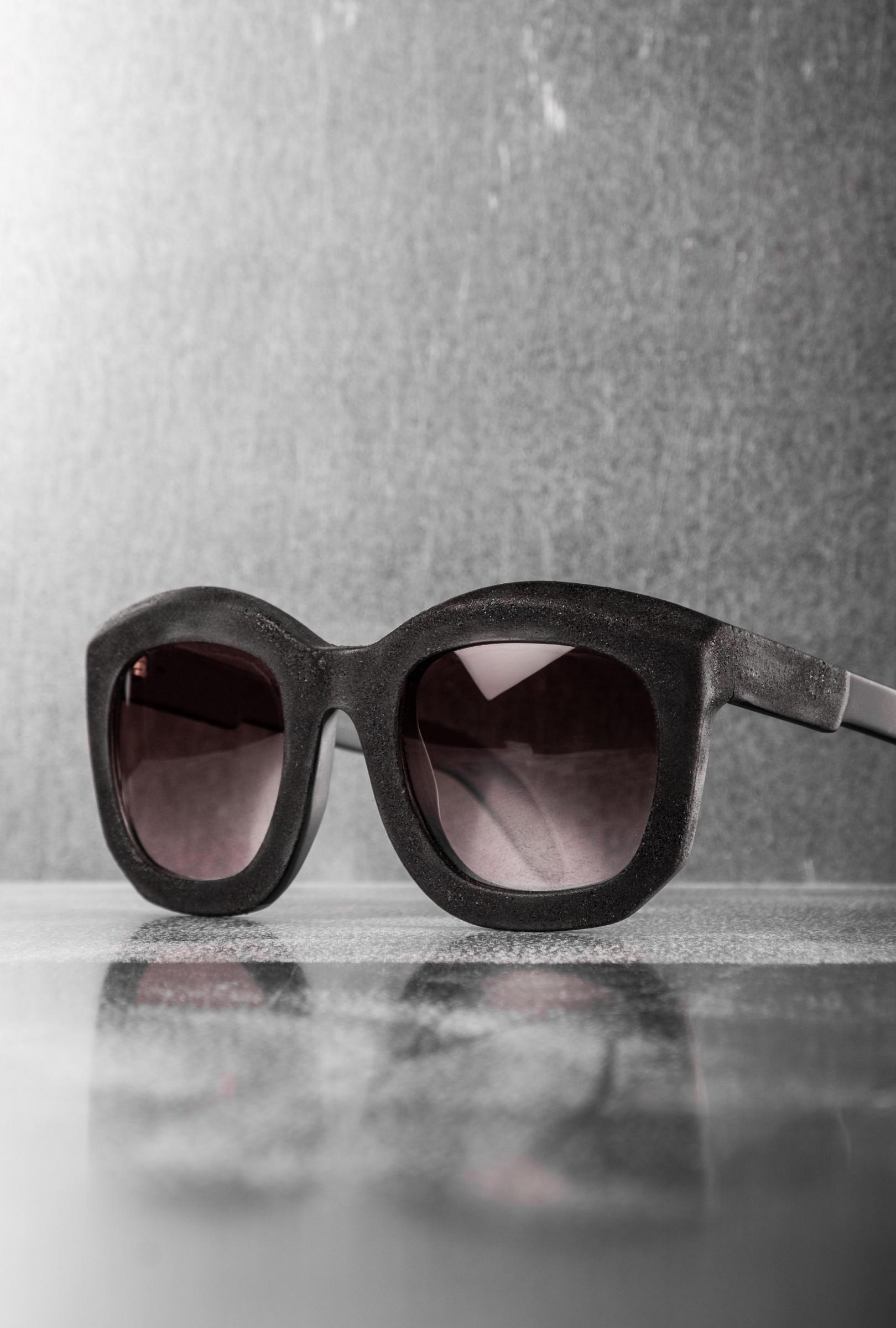 Kuboraum B2 Black Sunglasses | Elixirgallery