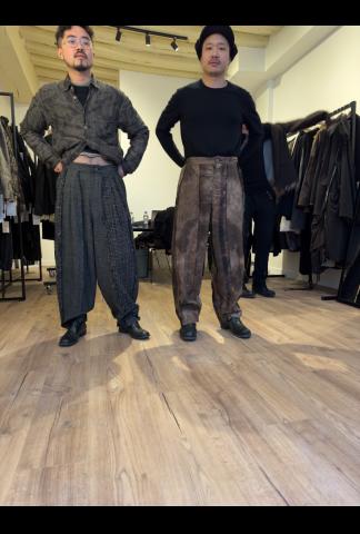 Chia_Hung Su Pleated Loose Tapered Trousers