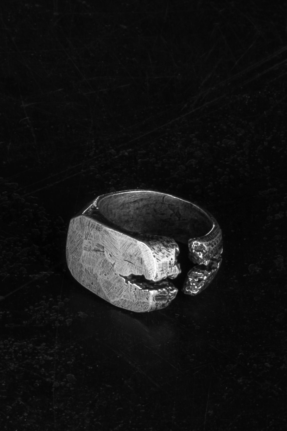 Tobias Wistissen Hammered Cross Crack Ring | Elixirgallery