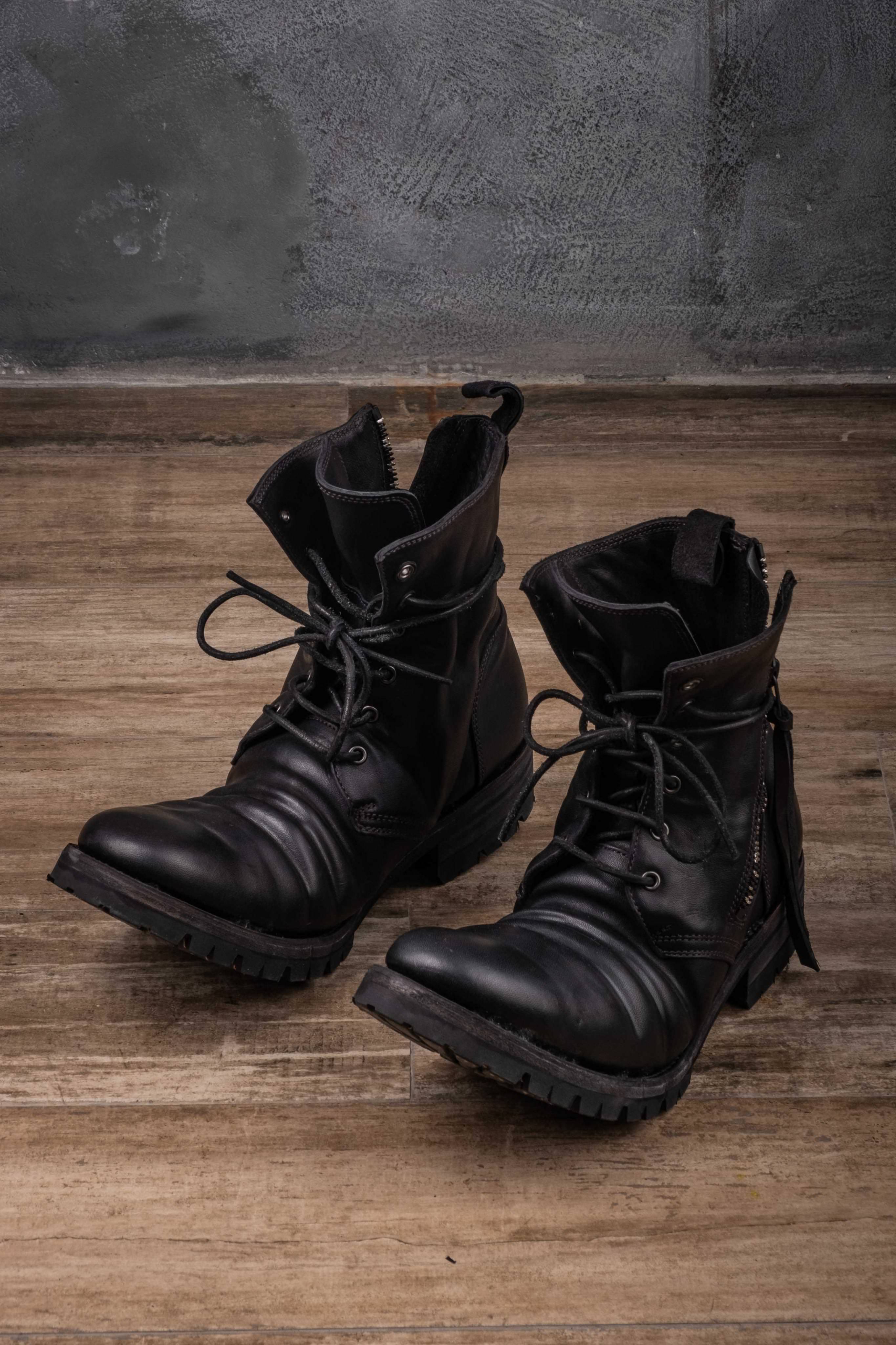 D.HYGEN Horse Leather Lace-Up Combat Boots in color Black