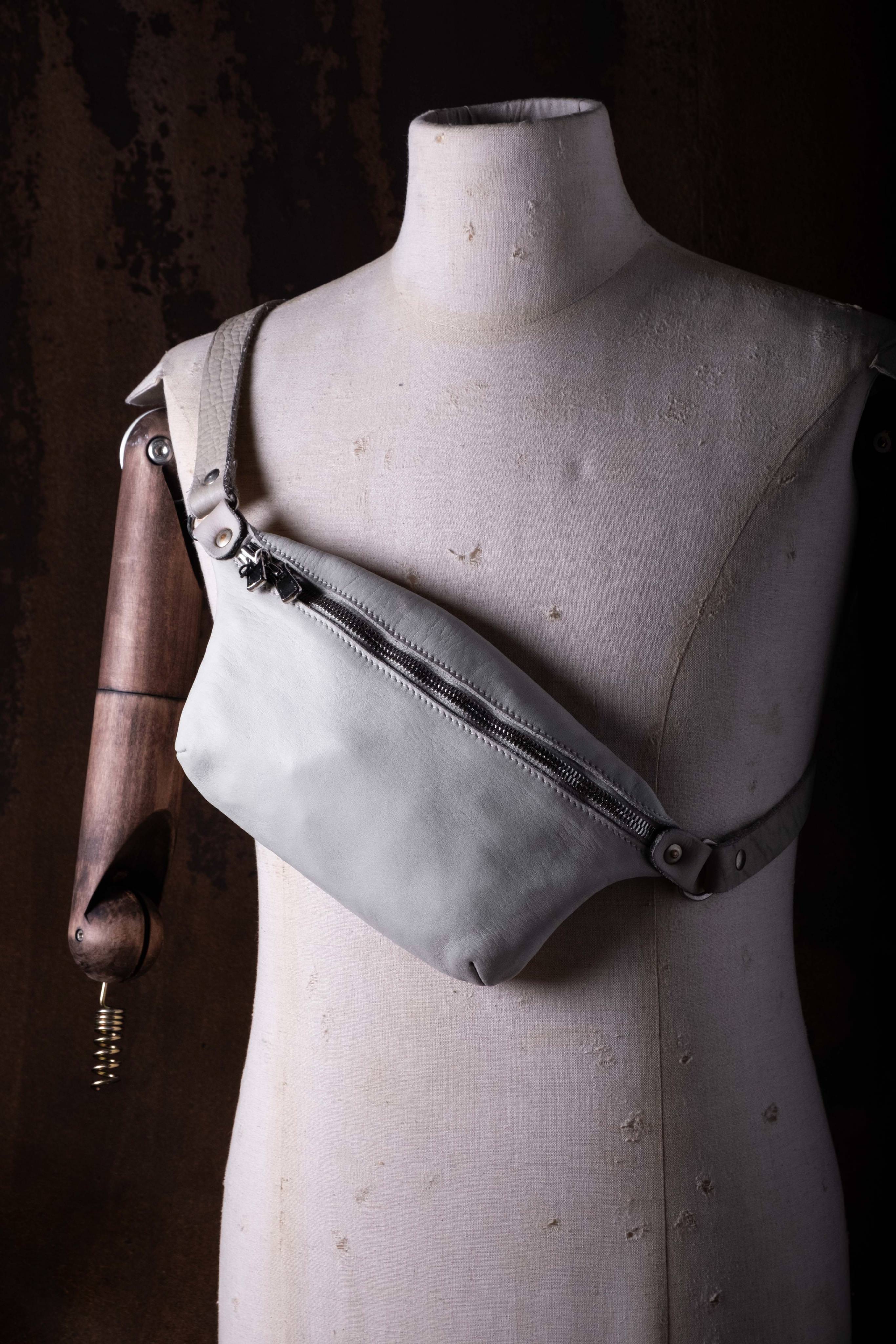 GUIDI BV06 CO87T Soft Horse Full Grain Small Belt Bag in color
