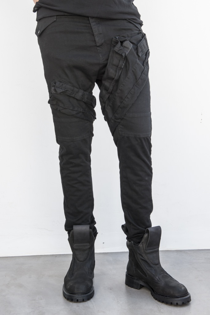 JULIUS_7 577PAM18 Slim Asymmetric Cargo Trousers | Elixirgallery