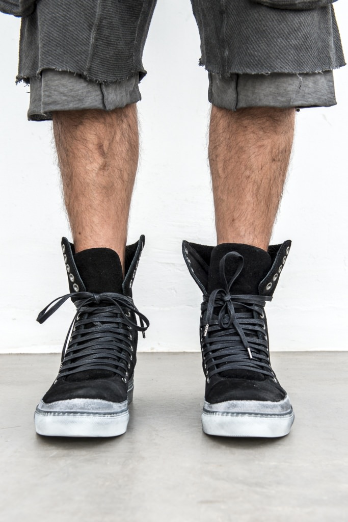 Masnada man leather sneakers in color Black | Elixirgallery